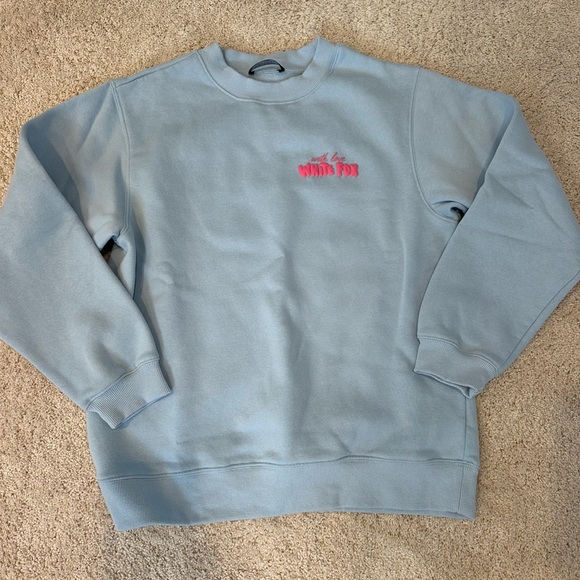 White Fox Boutique Tops - White Fox Boutique crew neck sweatshirts
